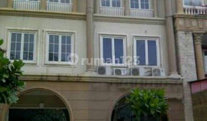 Ruko  Cordoba Hadap Bagian Dalam Di Pantai indah Kapuk.