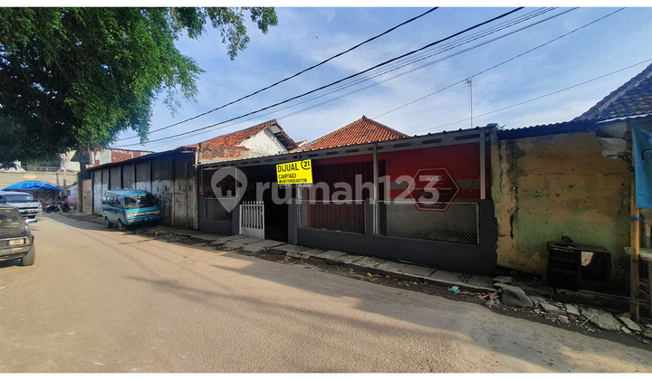 Rumah dan Kios Dekat Keraton Kesepuhan