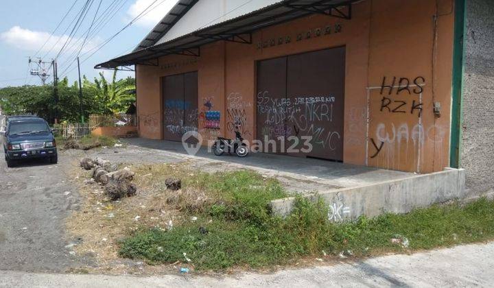 gudang di pinggir jalan besar Kartosura akses tronton 1