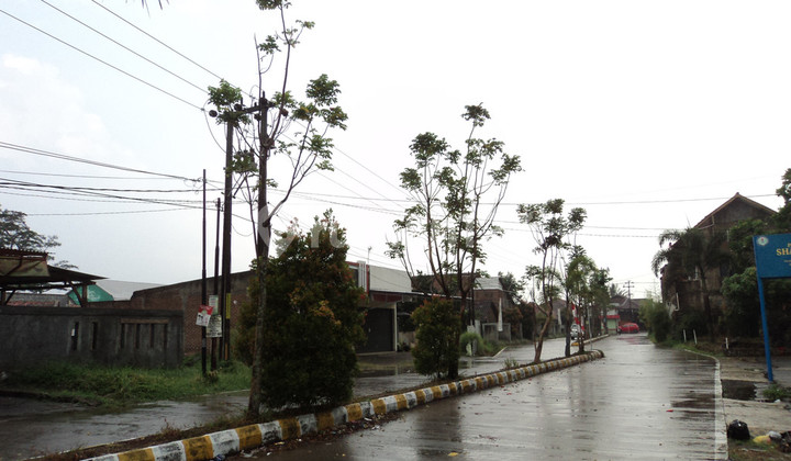 RANCA MANYAR: SHOPHOUSE + SPORTS HALL, SUITABLE FOR WAREHOUSE