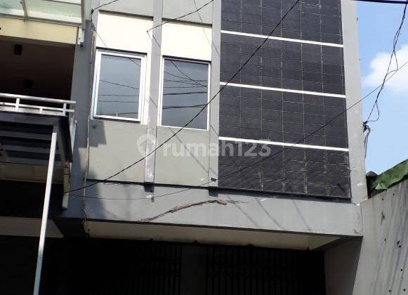 Ruko Baru Minimalis 3 lantai Tengah Kota di jl. Karapitan 1