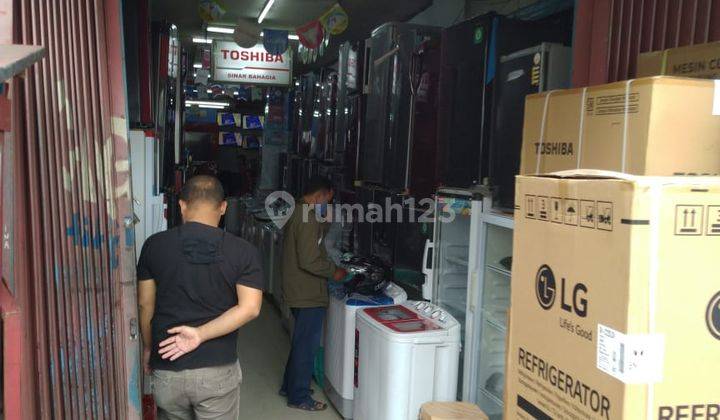 Ruko di daerah Strategis Jalan Jendral Ahmad Yani Bandung, cocok untuk beran usaha karena terletak di lokasi perdagangan. 2