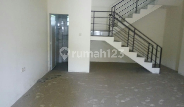 A shophouse business premises suitable for agricultural produce, grocery, workshop. 2