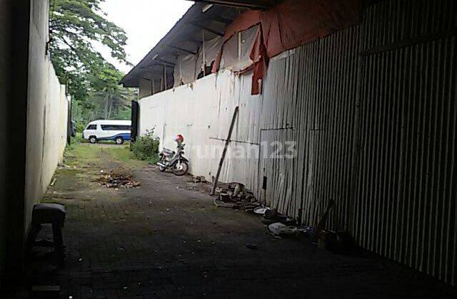 Gudang dengan akses jalan yang lebar dekat ke pusat kota 2