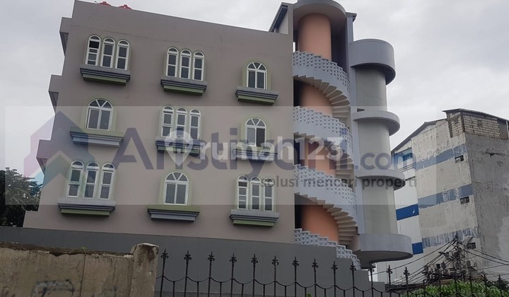 GEDUNG OFFICE SPACE ROOM atau RUMAH KOST di ARTERI PONDOK INDAH