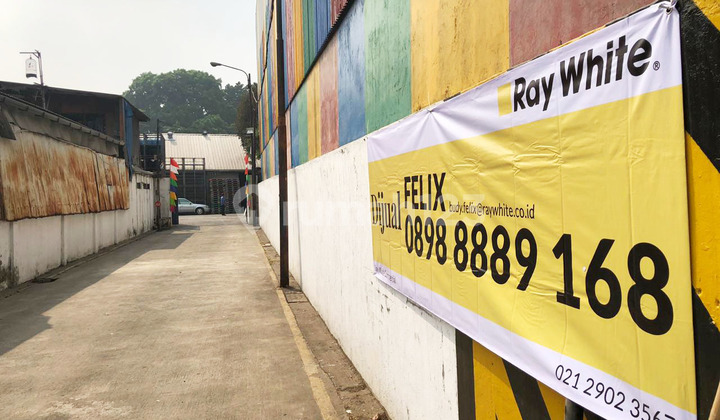 Di  Gudang jalan Raya Bekasi Cakung d/h Pulo Gadung Jakarta Utara