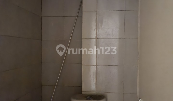 Strategic shop house in a bustling area of Nusukan, Solo. 2