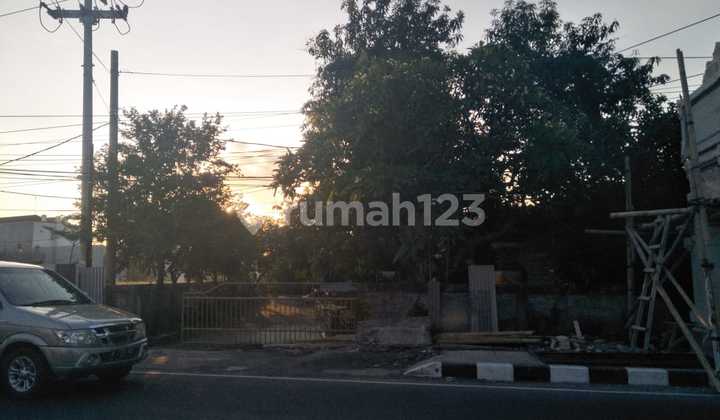 Business premises in busy and strategic locations