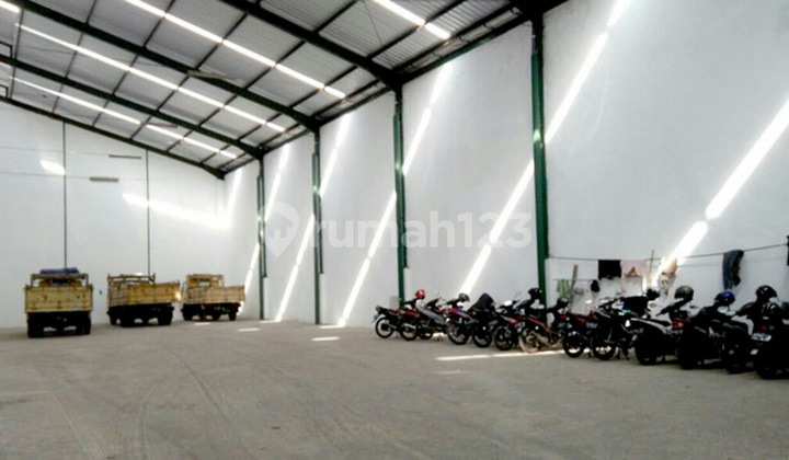 Warehouse on Jalan Tenaga Malang, ready to use, with office space.