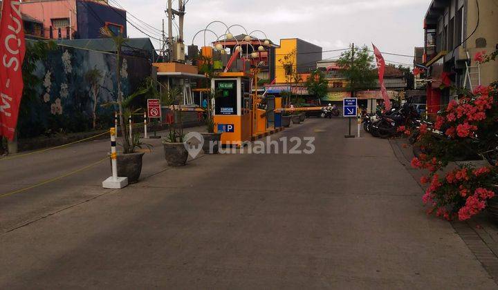 Ruko baru M Square, tusuk sate jalan masuk utama 2