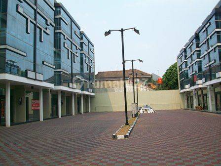 Ruko Baru 4 lantai dengan Lift 1