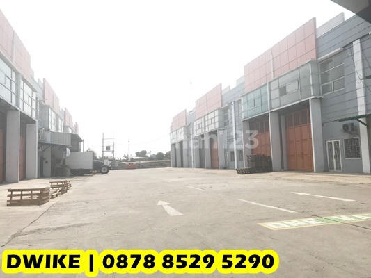 Gudang Infinity di Jalan Raya Pasar Kemis, bebas kuli Angkut, bebas banjir Strategis!
