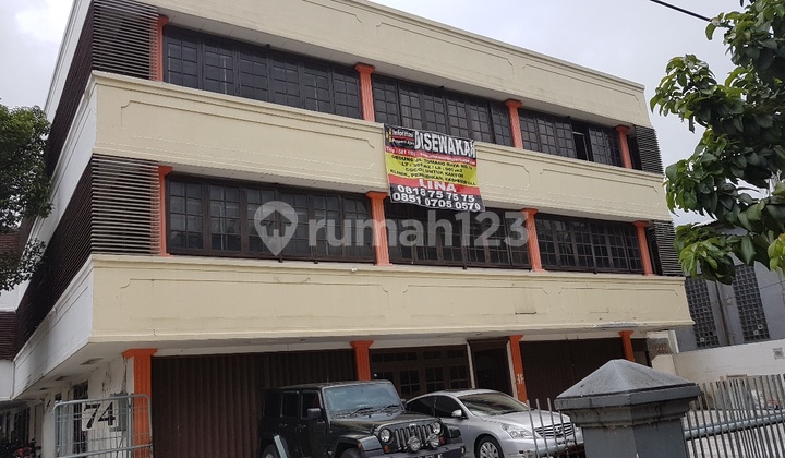 Gedung 3 Lantai . Hanya Hitung Tanah Saja