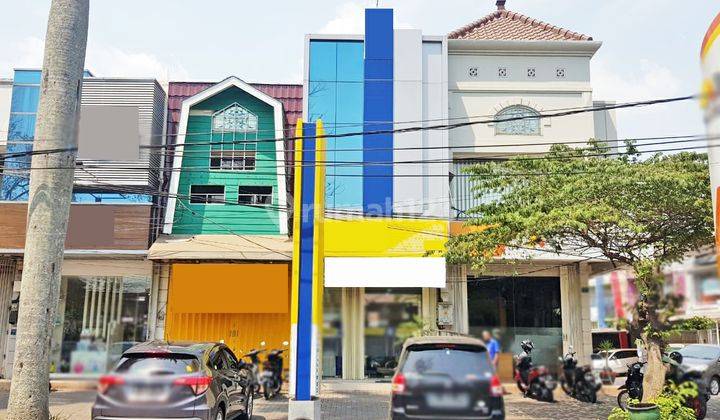 Ruko 2 Lantai Bangunan Bagus, Lokasi Strategis Di Kawasan Pusat Bisnis Kota Malang...Lingkungan Aman, Trafic Bagus..Cocok Untuk Usaha Dan Investasi...Harga Nego 2