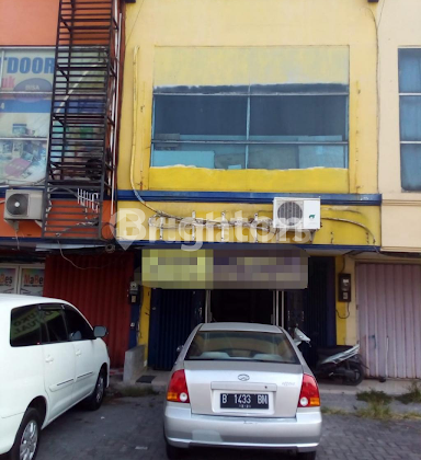 Ruko 3 lantai Permata Jemur Andayani hadap jalan posisi depan siap pakai Ruko 3 lantai Permata Jemur Andayani hadap jalan posisi depan siap pakai