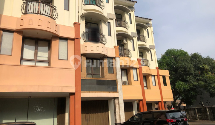 For Rent, 2 Floors, Citta Graha Shop House, Facing Panjang Road - West Jakarta For Rent, 2 Floors, Citta Graha Shop House, Facing Panjang Road - West Jakarta