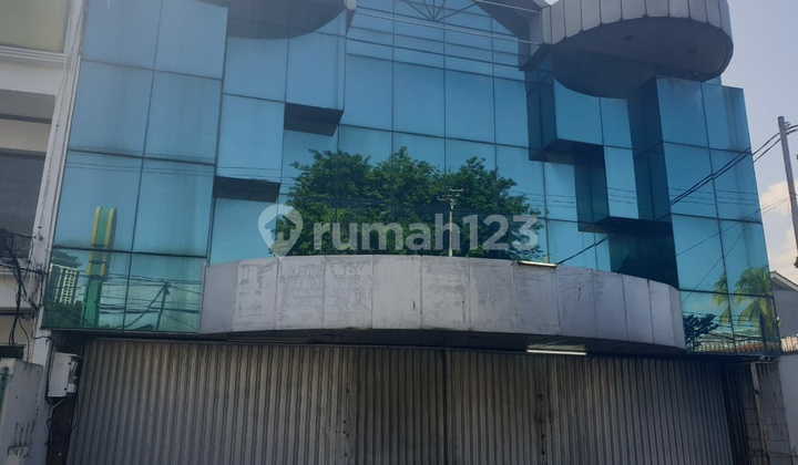 Gedung Ijin Komersil Cocok untuk Usaha Toserba, Retail, Restoran di Kebayoran Lama Jakarta Selatan