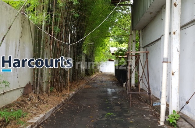 Bonus land for warehouse and residential building construction on Jalan Adisucipto, Laweyan, Solo.