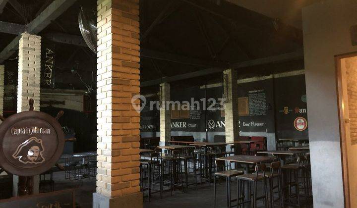 .tempat usaha di jalan Braga Bandung