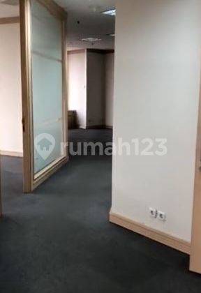 Ruang kantor di Menara Sudirman SCBD, luas 218m2, semifurnished 1