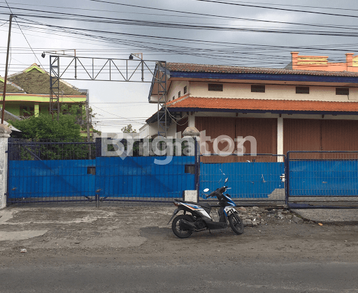 Gudang + toko padat penduduk 1