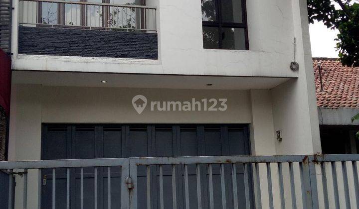 Ruko 3 Lantai Bagus Full Furnished, di Buah Batu, Bandung 1