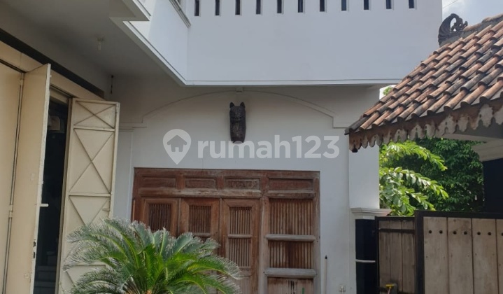 Ruang usaha etnik tengah kota di manahan solo