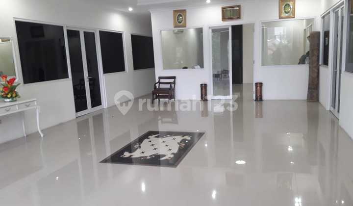 Brand new building in Pejaten