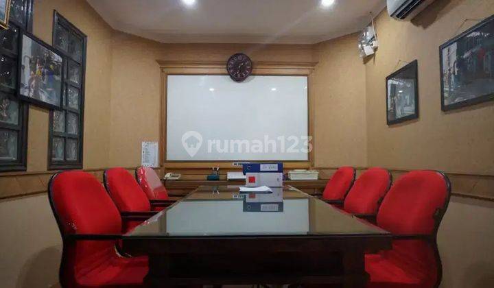 Ruko 4 Lantai, Furnished, Lokasi Strategis, Harga Termurah 1