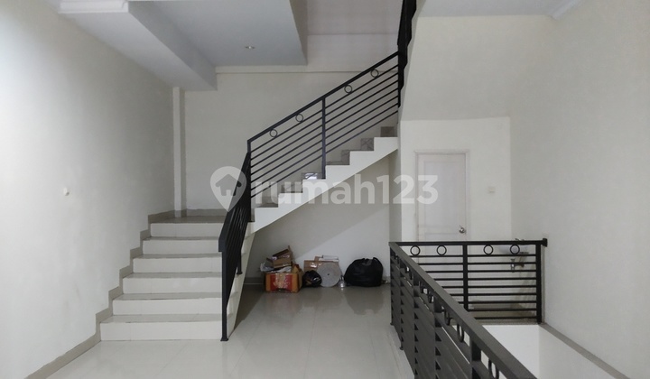 Ruko 3.5 Lantai Strategis Ruko 3.5 Lantai Strategis