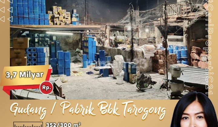 Warehouse/factory in Babakan Tarogong. Warehouse/factory in Babakan Tarogong.