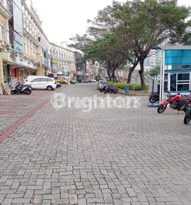 Ruko Mendrisio 1, di jalan raya utama gading serpong, tangerang selatan