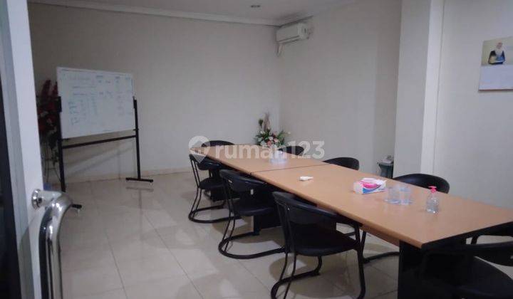 Ruko murah potensial 3 lantai di Perum Casa Grande 2