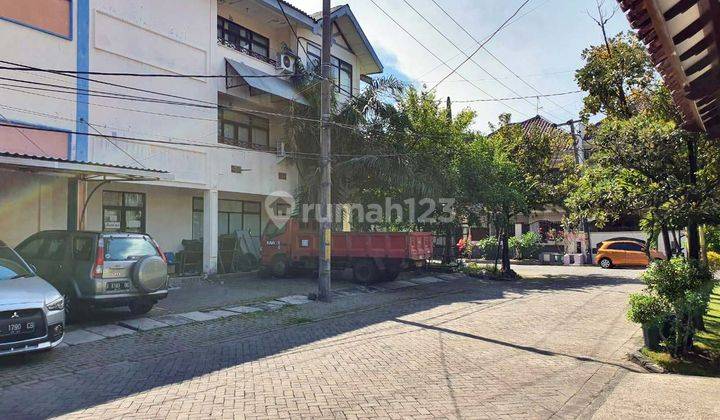 Ruko di Nginden Intan Selatan , Lokasi Strategis Ramai, Hoek, Row Jalan Lebar + Paving, Siap Pakai - TAN - 2