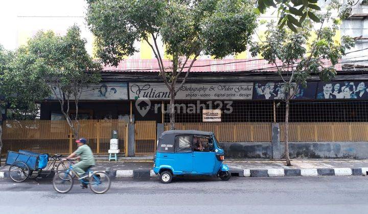 TEMPAT USAHA, PINGGIR JALAN RAYA 2