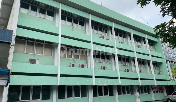 kan, Gedung ex Sekolah dengan parkir yg sangat luas, Jalan Tebet Barat Dalam Raya