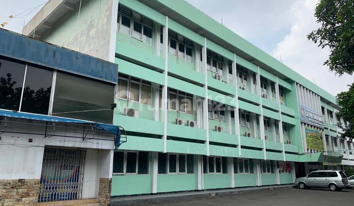 kan, Gedung ex Sekolah dengan parkir yg sangat luas, Jalan Tebet Barat Dalam Raya