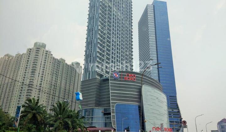 1,000 Sqm Office Space on One Floor in Soho Capital, West Jakarta