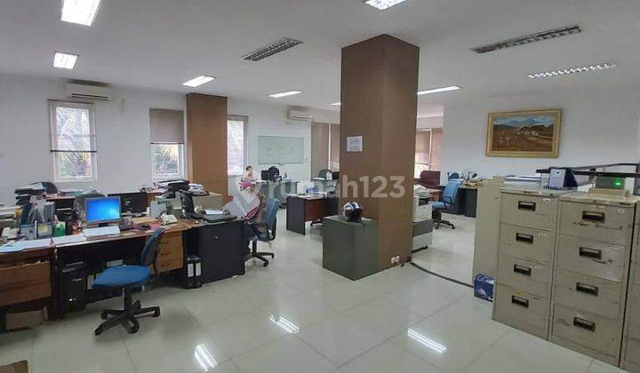 Gedung/kantor 3 lantai, di Lkr Duren Sawit, Siap pakai 1