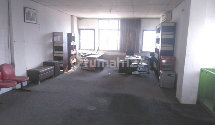 Ruko gandeng 3, lewat Container 40FT di Kota. Jakarta Pusat. 0979 2