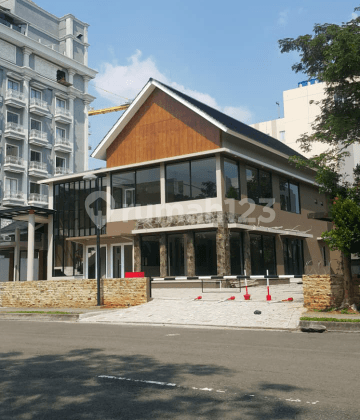 Gedung 2 Lantai di Kavling Komersial BSD 1