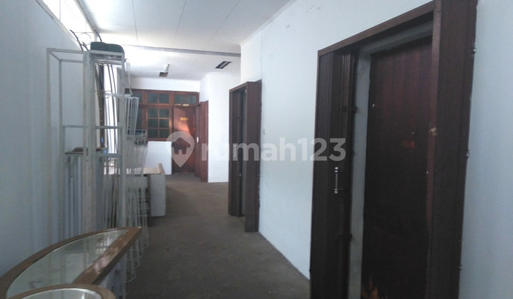 Gedung kantor ada lift brg zona campuran di Tanjung Duren. 0967