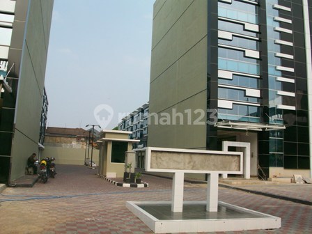 ruko baru dengan lift. lokasi strategis