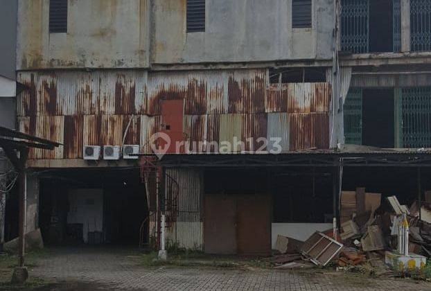 Gudang Supermarket Stasiun Tangerang Kota 2