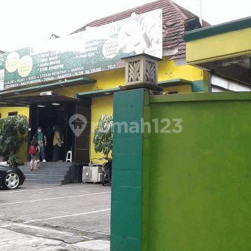 Rumah bisa untuk usaha lokasi super strategis diKebayoran baru 1