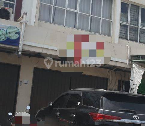 Ruko berlokasi strategis di Pasar Laris, Taman Surya 5, Jak-Bar 1