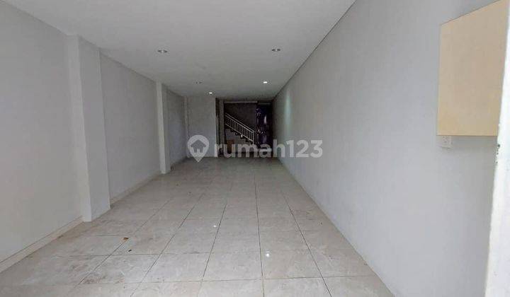 Ruko ukuran 4,2 M x 18,5 M di Jl Tebet Raya, Cocok untuk Kantor, dan usaha lainnya. Hub: 0813-1838-1838 . 2