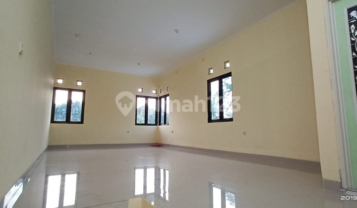 Shop house and ready-to-use commercial space. 2