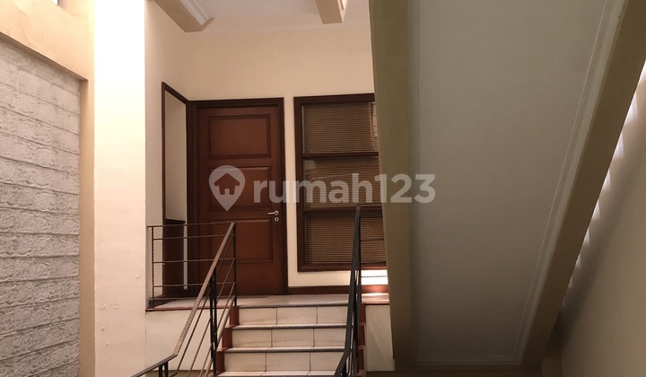 Office Building, Di Falatehan Melawai