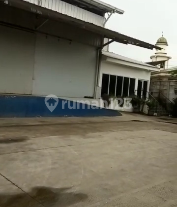 Gudang siap pakai zona industri